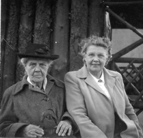 Kate Ruby Thorne (nee.Poole) with her daughter Dolly Lee.